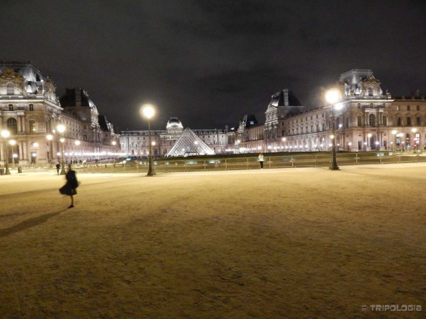 Louvre by night