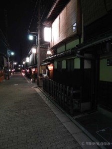 Gion Corner, puste ulice pune crvenih lampiona