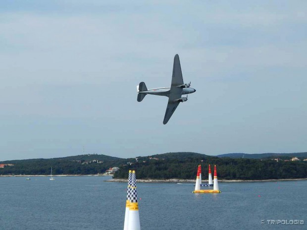 Putnički avion usred svega