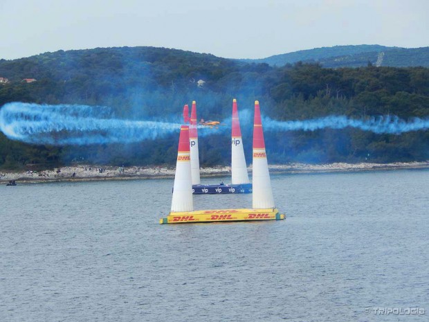 Još jedan presječen pilon. Ovaj je uhvaćen u letu...