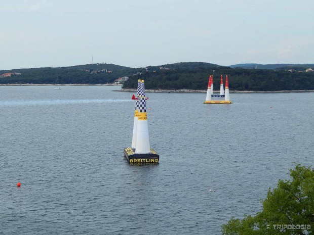 Parking nasred pilona