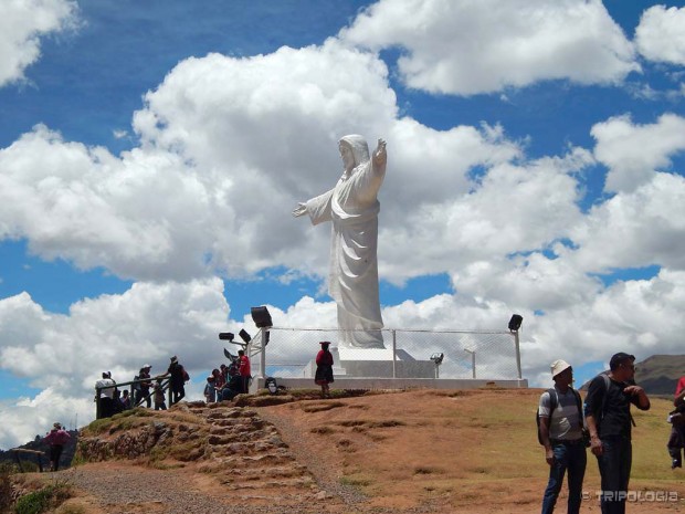 Kip Cristo Blanco iznad Cusca