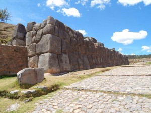 Masivne zidine utvrde Saqsayhuaman