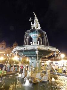 Plaza de Armas noću