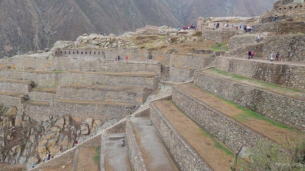 Savršeno očuvane terese, zona hramova ravno na sredini i vojna zona desno na vrhu