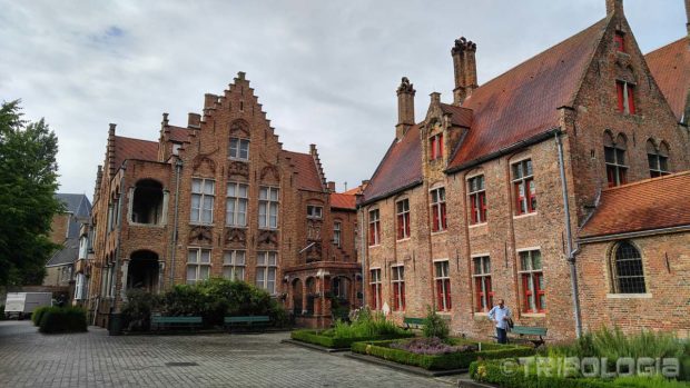 Oud Sint-Janshospitaal izgrađena je u 12. stoljeću...