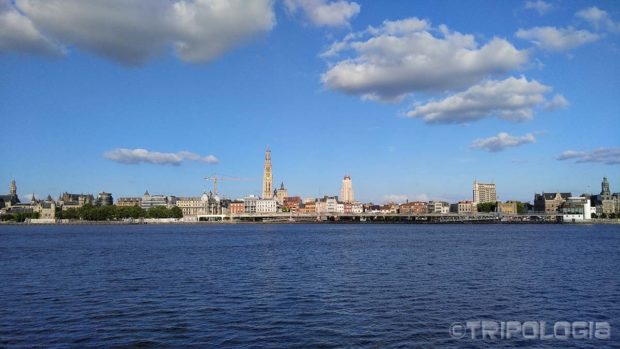 Pogled na Antwerpen sa druge strane rijeke Scheldt