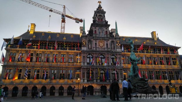 Gradska vijećnica u sumrak