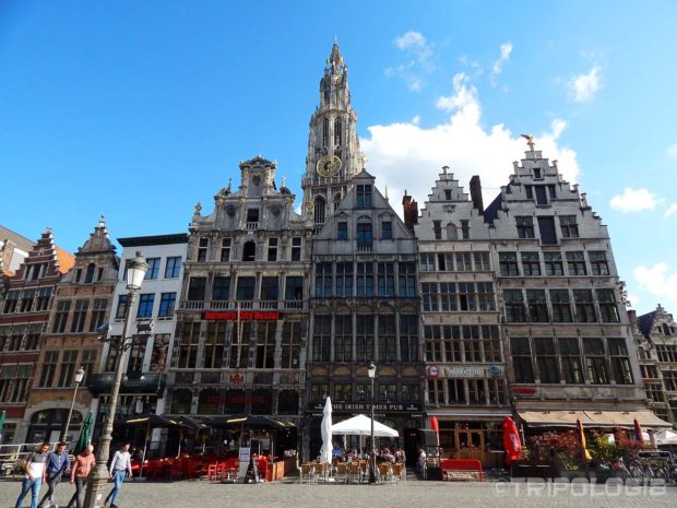 Kompleks lijepih zgrada Guildhalls i toranj katedrale iza njih