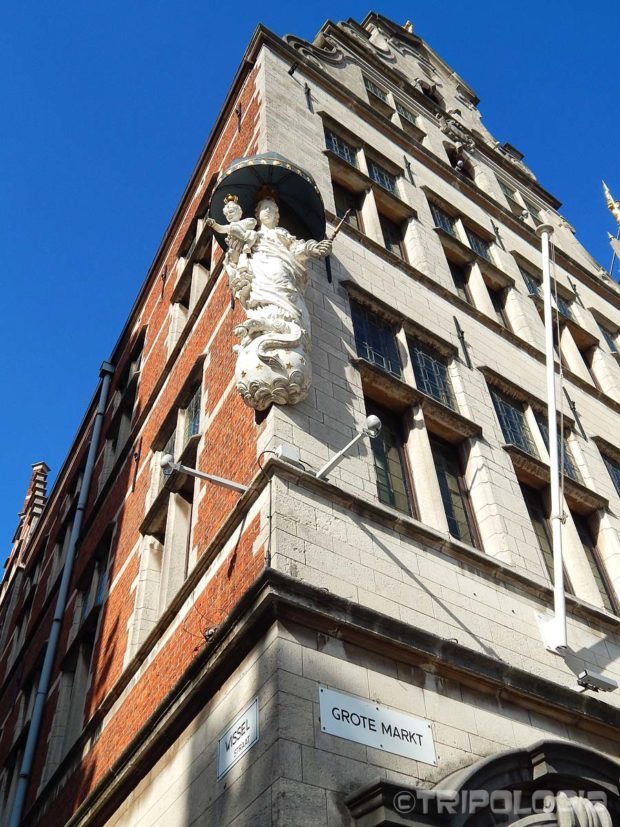 Mala svetišta na kutovima zgrada