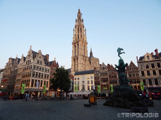 Grote Markt trg u sumrak