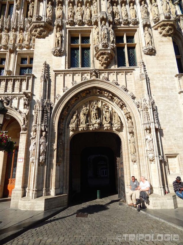 Asimetrični glavni ulaz u Stadhuis