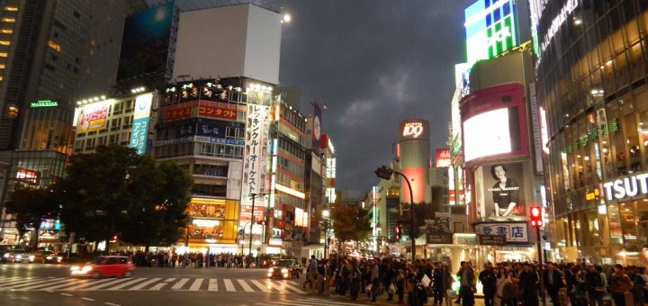 Tokio - Shibuya crossing, najprometnije raskršće na svijetu, na jedno zeleno svjetlo prođe i do 3000 ljudi u svim smjerovima