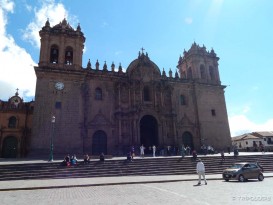 ...na istočnoj strani je katedrala...